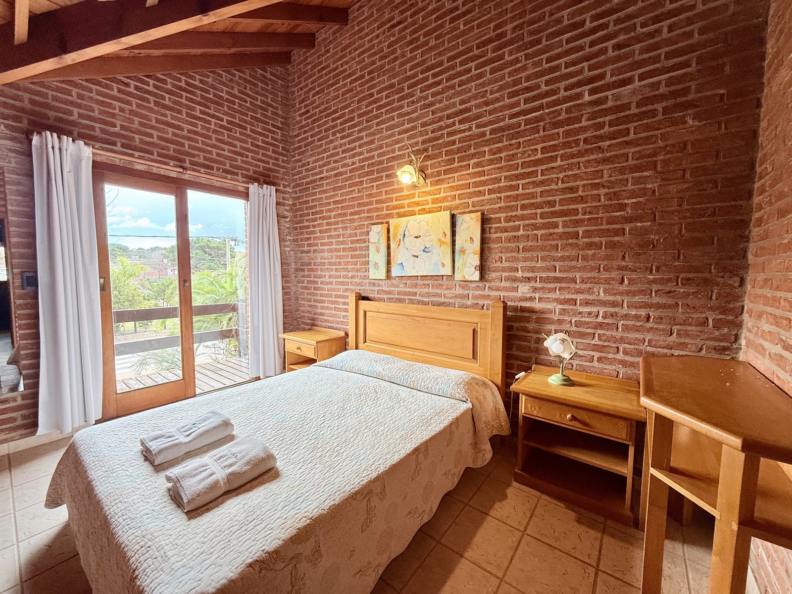 Dormitorio matrimonial de la cabaña tipo 1