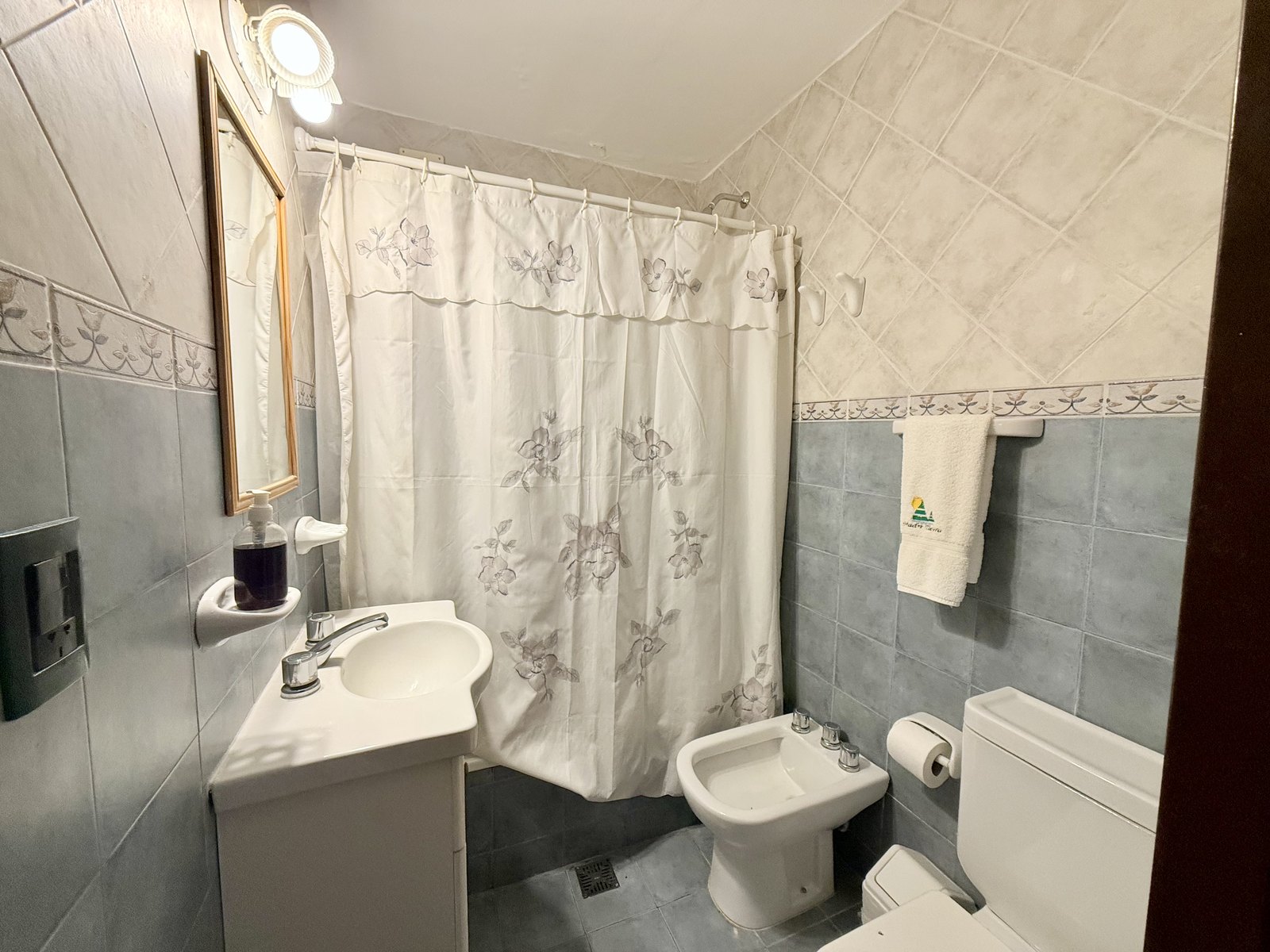 Baño completo de la cabaña tipo 1