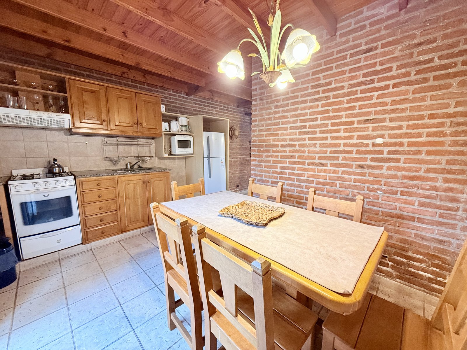 Comedor de la cabaña tipo 1