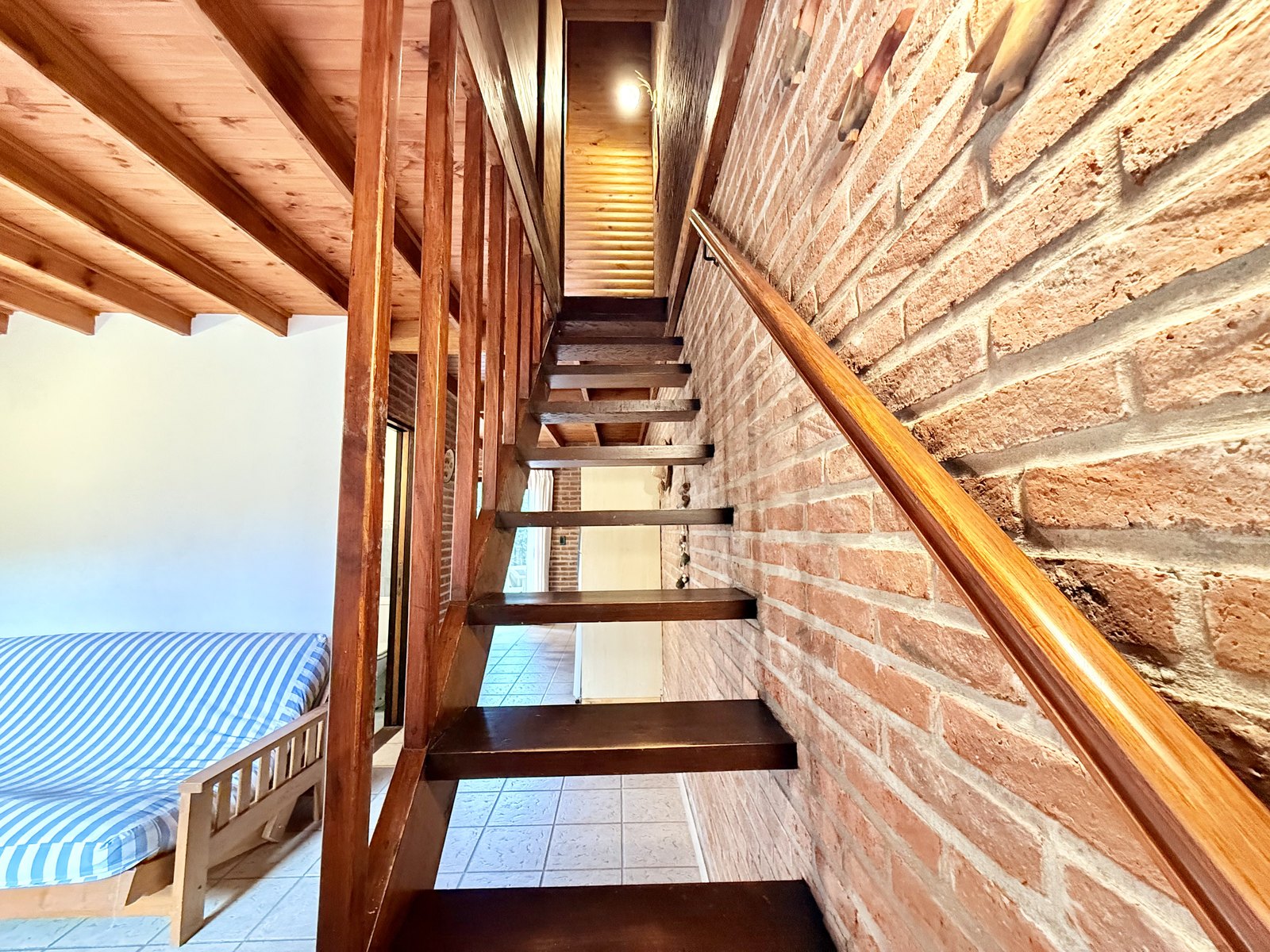 Escalera de la cabaña tipo 1