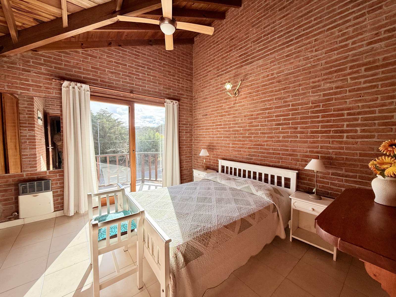 Dormitorio matrimonial de la cabaña tipo 2