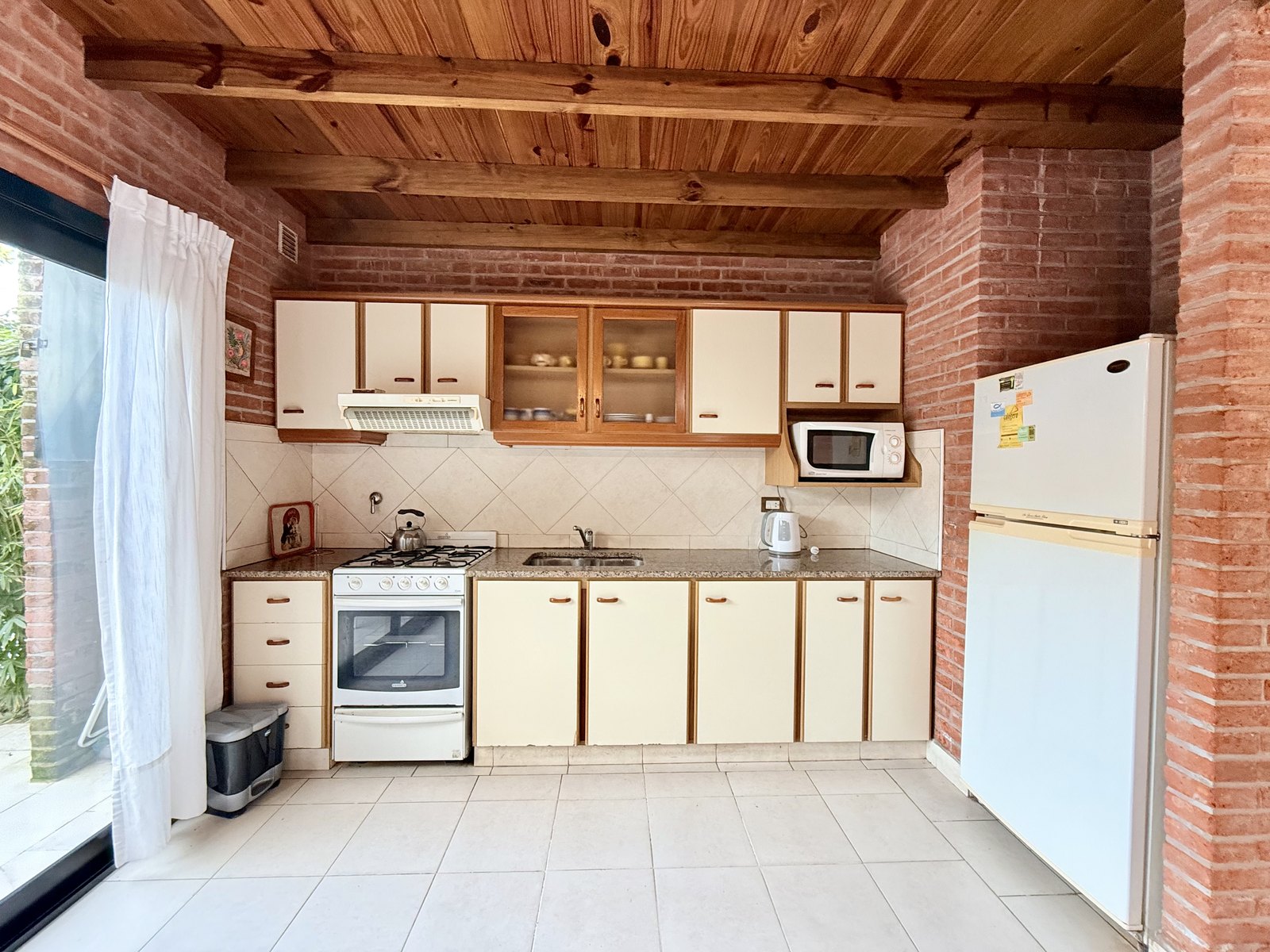 Cocina equipada de la cabaña tipo 2